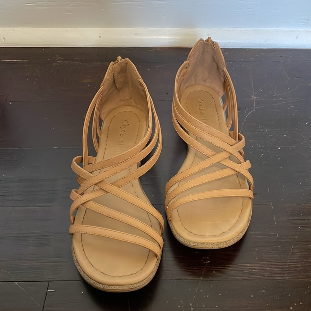 Cityclassified Strappy Gladiator Style Flat Sandals In Tan Brown Womens Size 7.5